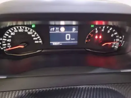 Photo 9 Peugeot 2008  PureTech 130 S&S EAT8