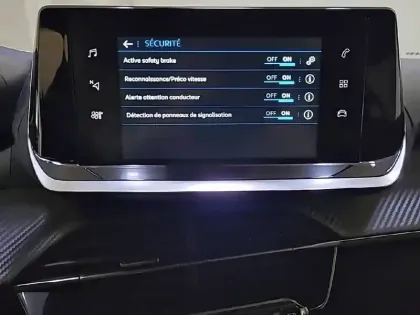 Photo 21 Peugeot 2008  PureTech 130 S&S EAT8