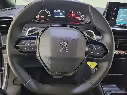 Photo 8 Peugeot 2008  PureTech 130 S&S EAT8