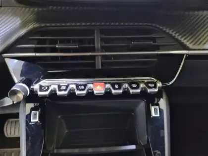 Photo 24 Peugeot 2008  PureTech 130 S&S EAT8