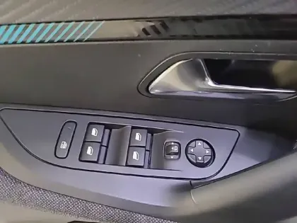 Photo 29 Peugeot 2008  PureTech 130 S&S EAT8