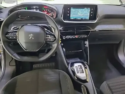 Photo 7 Peugeot 2008  PureTech 130 S&S EAT8