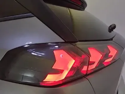 Photo 16 Peugeot 2008  PureTech 130 S&S EAT8