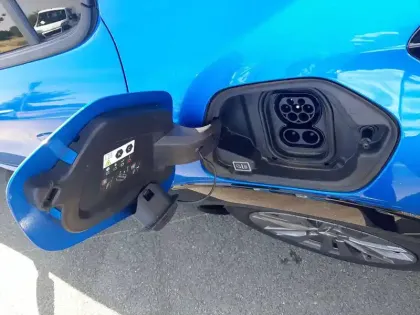 Photo 31 Peugeot 208  Electrique 50 kWh 136ch