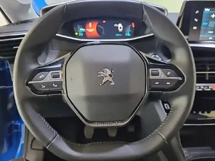 Photo 27 Peugeot 208  PureTech 100 S&S BVM6