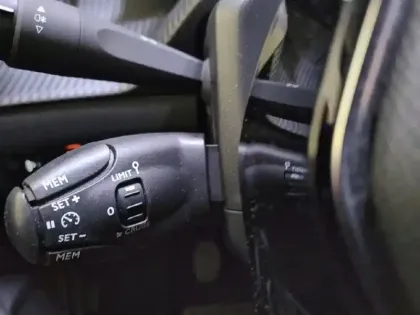 Photo 44 Peugeot 208  PureTech 100 S&S BVM6