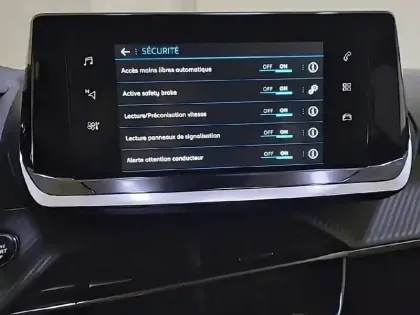 Photo 68 Peugeot 208  PureTech 100 S&S BVM6