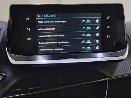 Photo 41 Peugeot 208  PureTech 100 S&S BVM6