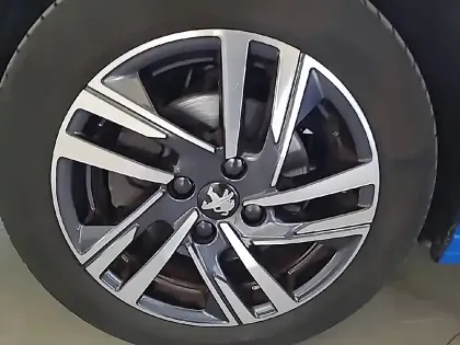 Photo 31 Peugeot 208  PureTech 100 S&S BVM6