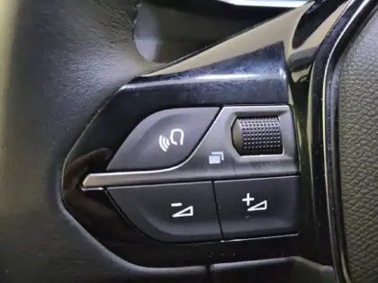 Photo 72 Peugeot 208  PureTech 100 S&S BVM6