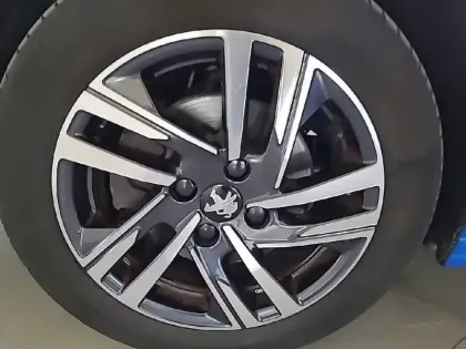 Photo 58 Peugeot 208  PureTech 100 S&S BVM6