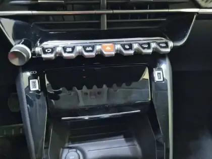 Photo 43 Peugeot 208  PureTech 100 S&S BVM6