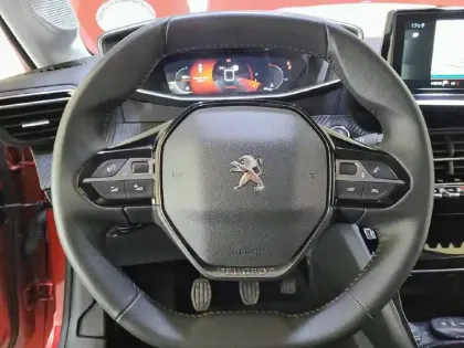 Photo 26 Peugeot 208  PureTech 100 S&S BVM6