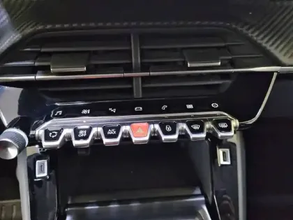 Photo 42 Peugeot 208  PureTech 100 S&S BVM6