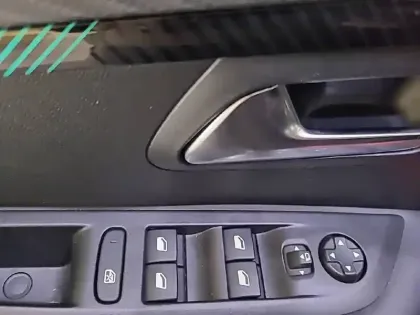 Photo 47 Peugeot 208  PureTech 100 S&S BVM6