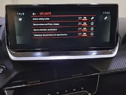 Photo 39 Peugeot 208  PureTech 100 S&S BVM6