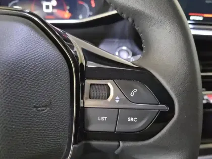 Photo 45 Peugeot 208  PureTech 100 S&S BVM6