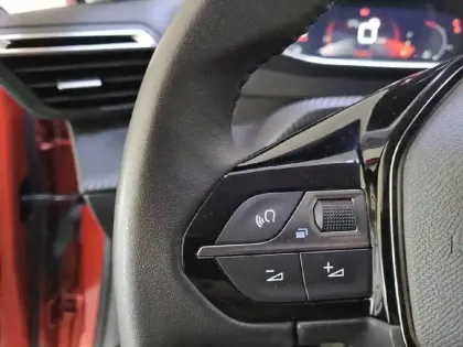 Photo 44 Peugeot 208  PureTech 100 S&S BVM6