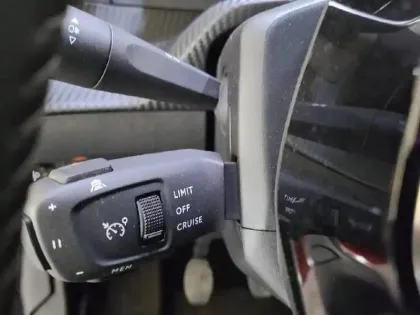 Photo 43 Peugeot 208  PureTech 100 S&S BVM6