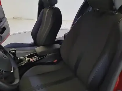 Photo 28 Peugeot 208  PureTech 100 S&S BVM6