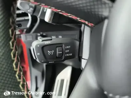 Photo 6 DS DS 7 DS7 Crossback Hybride 300 E-Tense EAT8 4x4 Performance Line+