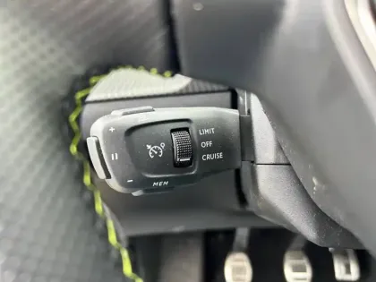 Photo 26 Peugeot 208  PureTech 100 S&S BVM6