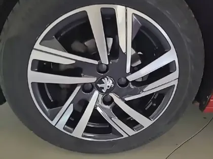 Photo 32 Peugeot 208  PureTech 75 S&S BVM5