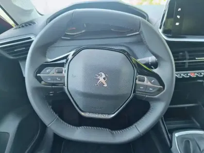 Photo 13 Peugeot 208  PureTech 75 S&S BVM5