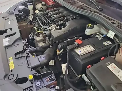 Photo 34 Peugeot 208  PureTech 75 S&S BVM5