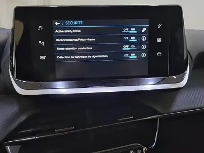 Photo 41 Peugeot 208  PureTech 75 S&S BVM5