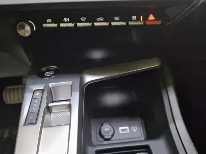 Photo 43 Peugeot 308  PHEV 180 e-EAT8