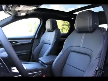 Photo 26 Jaguar F-Pace  P400e Plug-in-Hybrid R-Dynamic SE BVA8 AWD