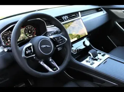 Photo 25 Jaguar F-Pace  P400e Plug-in-Hybrid R-Dynamic SE BVA8 AWD