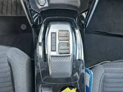 Photo 33 Peugeot 208  Electrique 50 kWh 136ch