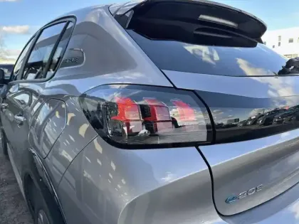 Photo 36 Peugeot 208  Electrique 50 kWh 136ch