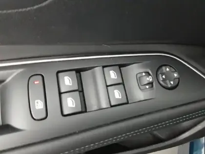 Photo 37 Peugeot 3008  Hybrid 180 e-EAT8