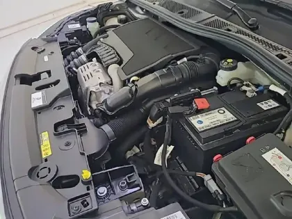 Photo 34 Peugeot 208  PureTech 100 S&S EAT8