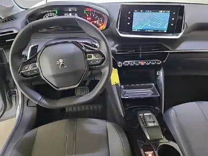 Photo 27 Peugeot 208  PureTech 100 S&S EAT8