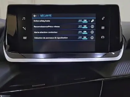 Photo 41 Peugeot 208  PureTech 100 S&S EAT8