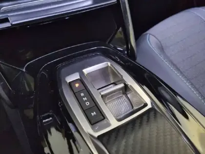 Photo 33 Peugeot 208  PureTech 100 S&S EAT8