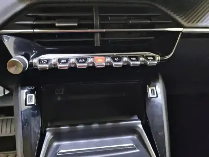 Photo 43 Peugeot 208  PureTech 100 S&S EAT8