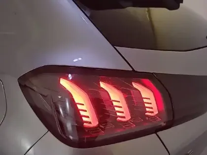 Photo 36 Peugeot 208  PureTech 100 S&S EAT8