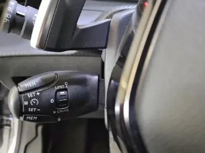 Photo 44 Peugeot 208  PureTech 100 S&S EAT8