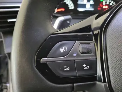 Photo 45 Peugeot 208  PureTech 100 S&S EAT8