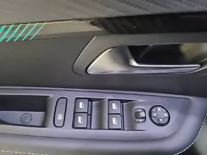 Photo 48 Peugeot 208  PureTech 100 S&S EAT8