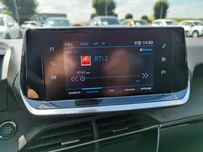 Photo 7 Peugeot 2008  PureTech 130 S&S EAT8