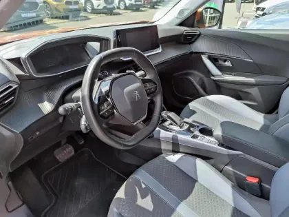 Photo 5 Peugeot 2008  PureTech 130 S&S EAT8