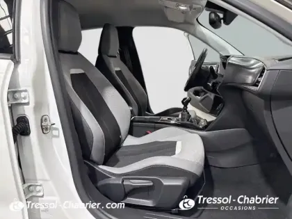 Photo 8 Opel Mokka  1.2 Turbo 100 ch BVM6 Elegance