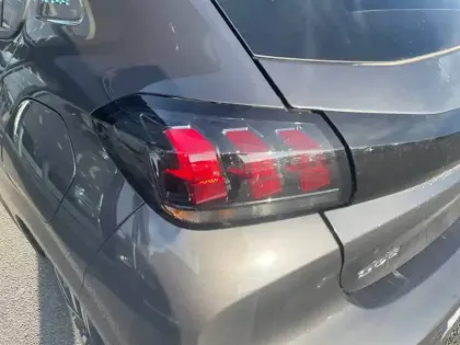 Photo 36 Peugeot 208  PureTech 100 S&S EAT8