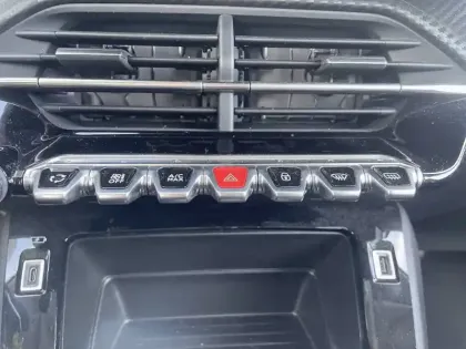 Photo 34 Peugeot 208  PureTech 100 S&S EAT8